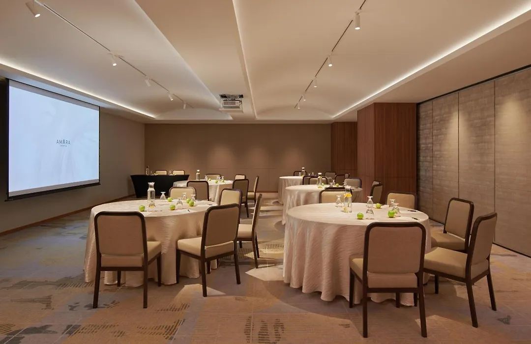 Transforming Banquet Halls: Amara Singapore’s Sustainable and Stylish Upgrade with Metal Wood Grain Chairs